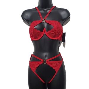 "Lovers" Frederick's of Hollywood Red Floral Lace Bra & Thong Panty 2pc S/M